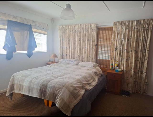 5 BEDROOM HOUSE FOR SALE IN HARTENBOS CENTRAL